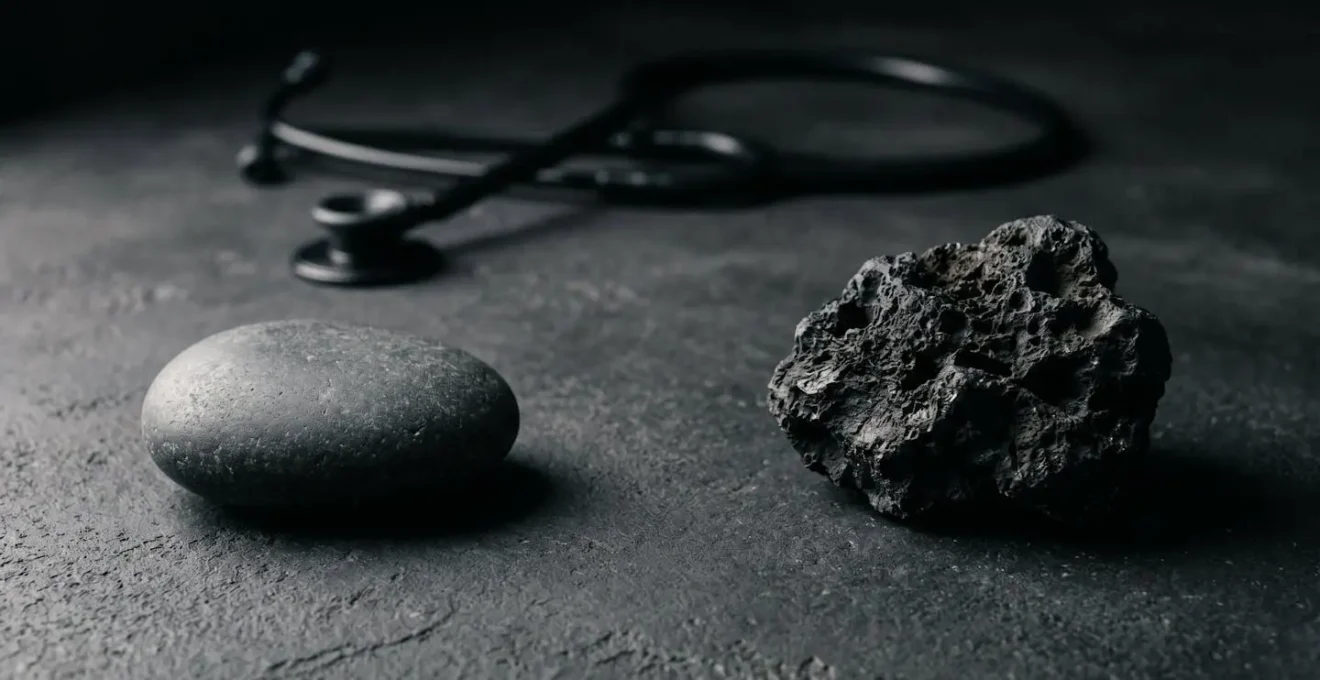 A symbolic representation of chest pain assessment, with a smooth stone representing anxiety pain and a rough, heavy rock symbolizing cardiac pain.